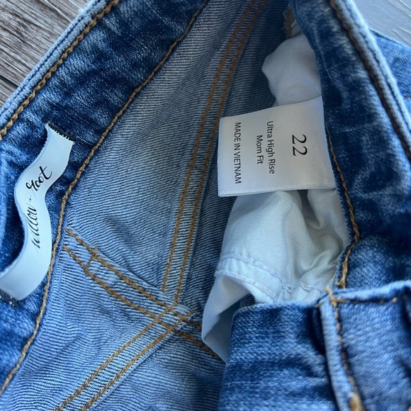 Ultra high-rise Mom jeans - Picture 4 of 5